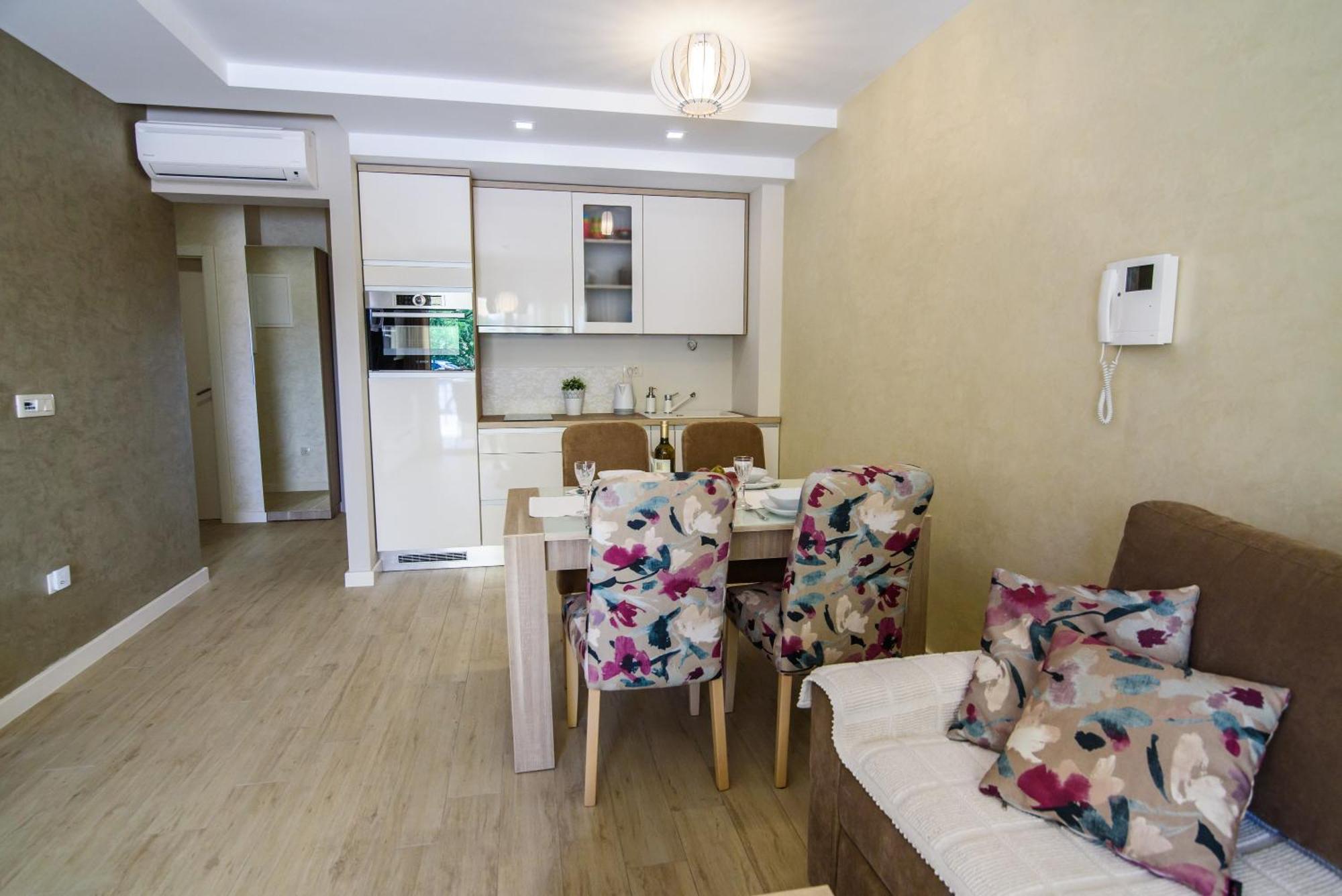 Apartments Leone Lukas Promajna Room photo